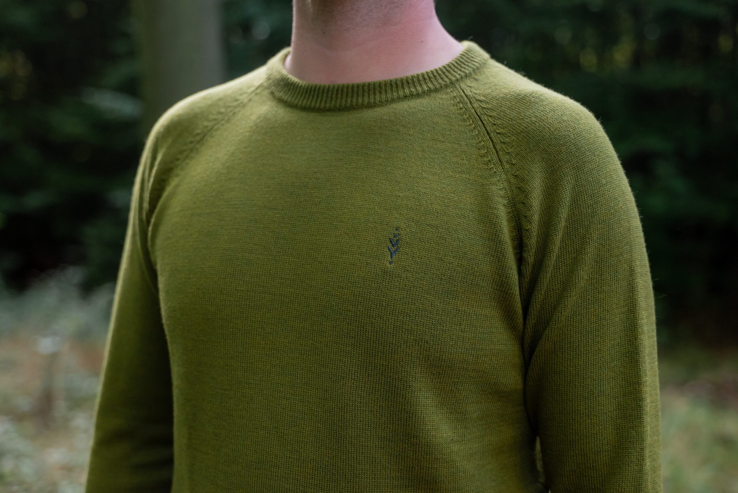 Merino svetr Pullover - Olivový emblem - Obrázek 4