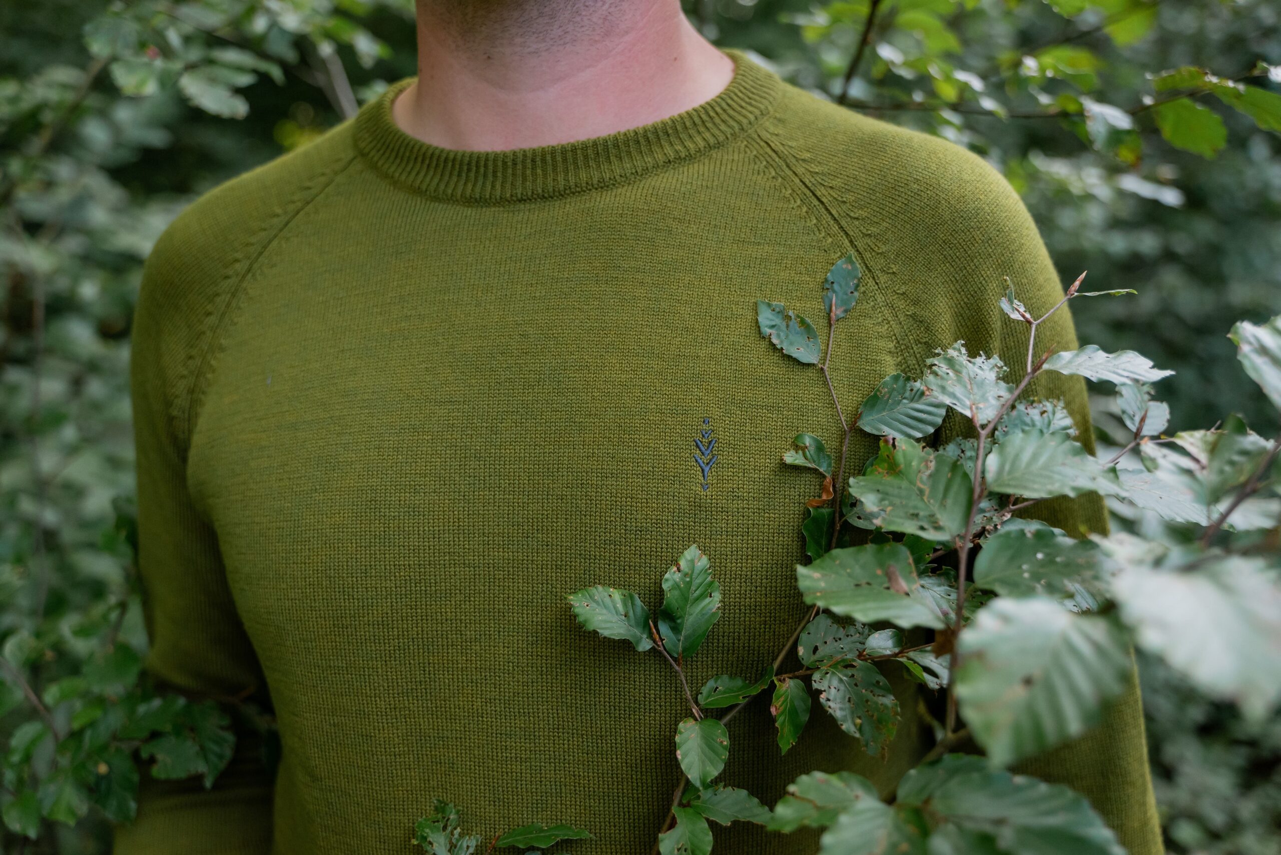 Merino svetr Pullover - Olivový emblem - Obrázek 6